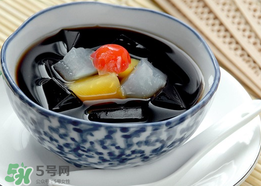 龜苓膏是烏龜做的嗎？龜苓膏是什么做的？