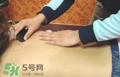 刮痧出現(xiàn)黑紫說明什么？感冒刮痧刮哪個(gè)部位