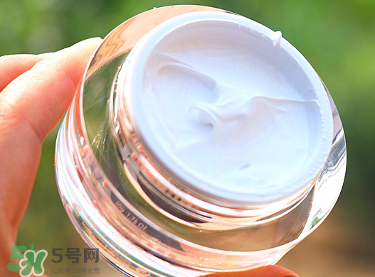 瑪麗黛佳素顏霜和自然堂素顏霜哪個(gè)好用？有什么區(qū)別？