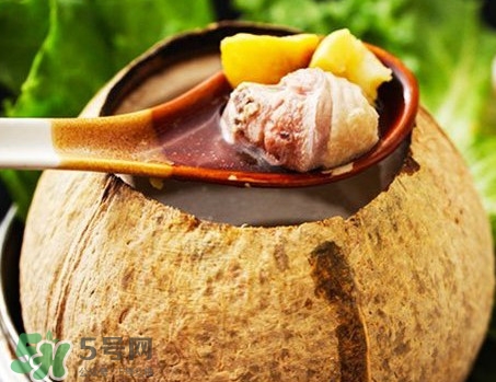 椰子雞里面的耶肉能吃嗎？椰子雞湯底怎麼做