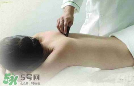刮痧痛嗎？刮痧疼還是拔罐疼