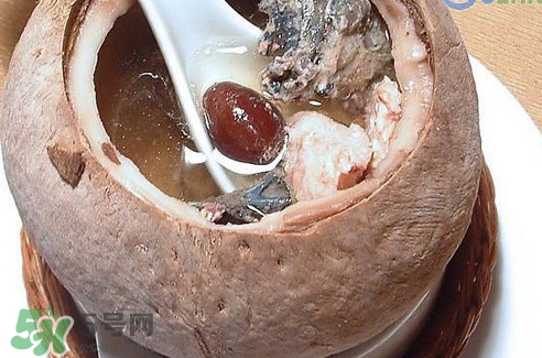 椰子雞里面的耶肉能吃嗎？椰子雞湯底怎麼做
