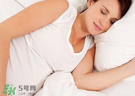 孕婦打噴嚏會嚇著寶寶嗎？孕婦打噴嚏對胎兒有影響嗎？