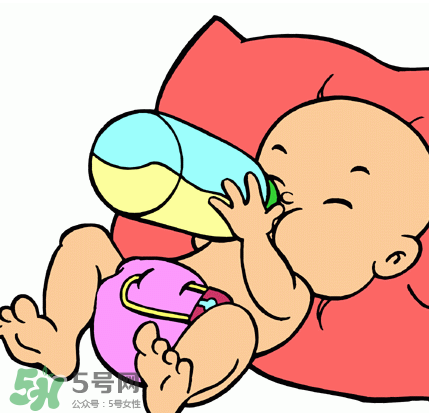 嬰兒吐奶有黃水怎么辦？嬰兒吐奶會吐黃水嗎？