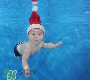 寶寶喜歡玩水怎么辦？寶寶為什么喜歡玩水？