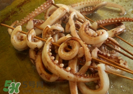 鐵板魷魚有營養(yǎng)嗎？鐵板魷魚對身體有害嗎