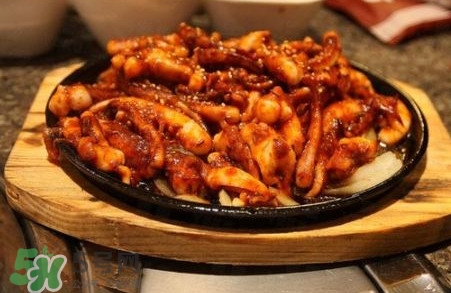 鐵板魷魚怎么做好吃？鐵板魷魚使用了什么香料