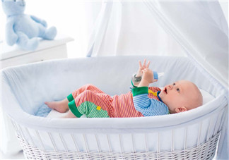 嬰兒吐奶有黃水怎么辦？嬰兒吐奶會吐黃水嗎？