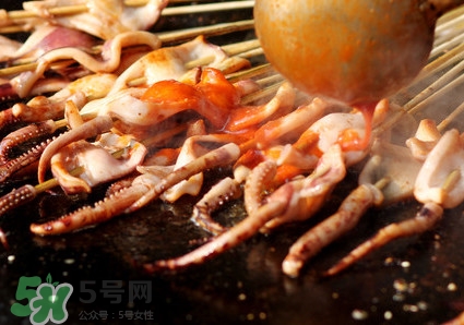 鐵板魷魚有營養(yǎng)嗎？鐵板魷魚對身體有害嗎