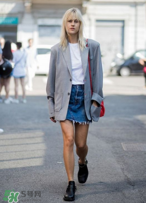 t恤搭配什么裙子好看？t恤怎么搭配裙子好看？