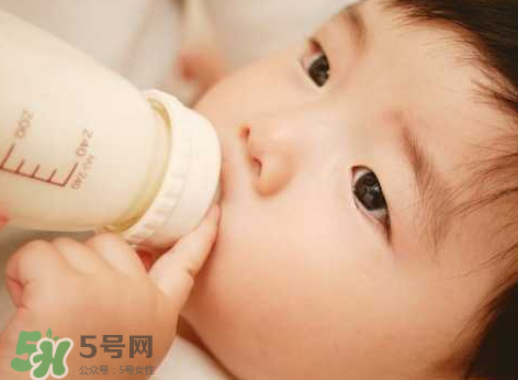 如何戒夜奶寶寶不痛苦？寶寶如何戒夜奶？