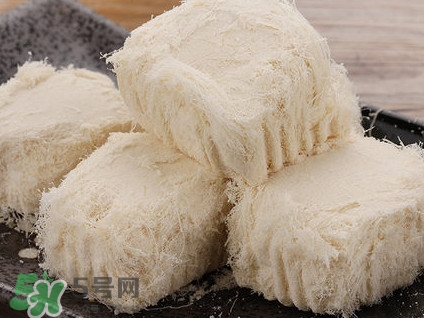 龍須糖是什么做的？龍須糖上面一層粉是什么粉