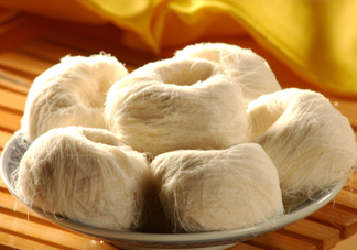 龍須糖是什么做的？龍須糖上面一層粉是什么粉