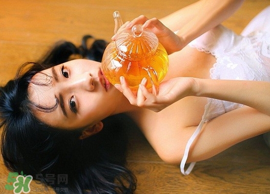 三伏貼能治痛經(jīng)嗎？三伏貼治療痛經(jīng)貼哪里哪個(gè)穴位？