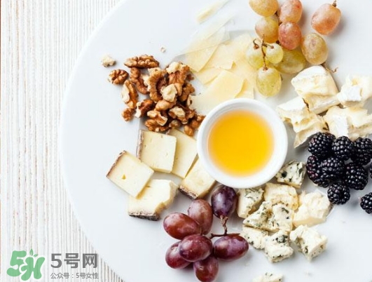 貼三伏貼不能吃什么？三伏貼不能吃什么食物？