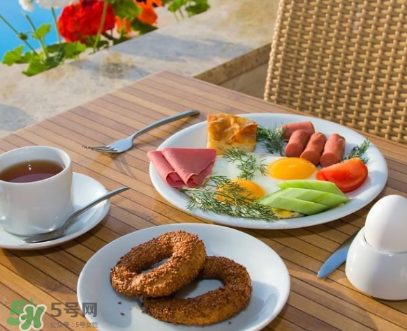 貼三伏貼不能吃什么？三伏貼不能吃什么食物？