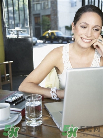 電腦輻射會讓皮膚長痘嗎?白領(lǐng)怎么防輻射? 電腦輻射會讓皮膚長痘嗎?白領(lǐng)怎么防輻射?