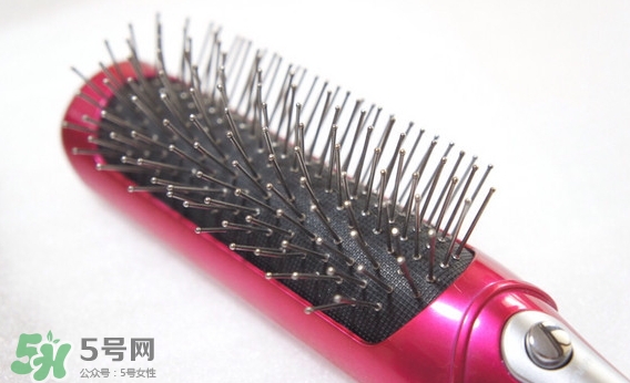 小泉成器音波電動(dòng)梳怎么用？小泉成器音波震動(dòng)梳子使用方法