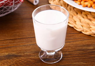 做酸奶用鮮奶好還是純牛奶好？純牛奶和鮮牛奶的區(qū)別