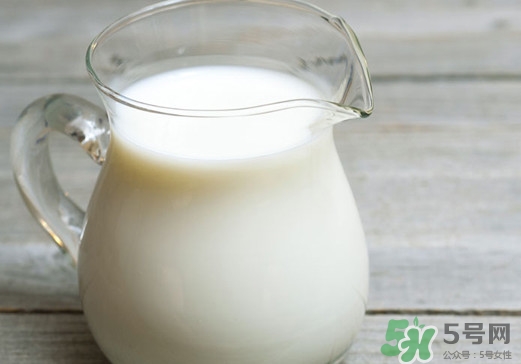 做酸奶用鮮奶好還是純牛奶好？純牛奶和鮮牛奶的區(qū)別