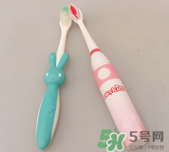 兒童電動(dòng)牙刷聲波的好還是旋轉(zhuǎn)的好？?jī)和妱?dòng)牙刷怎么選？
