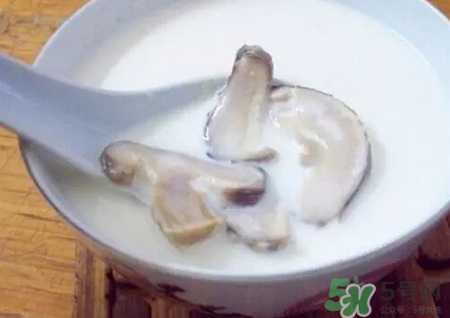 牛奶燉香菇可以治鼻炎嗎？牛奶燉香菇吃了有什么作用？