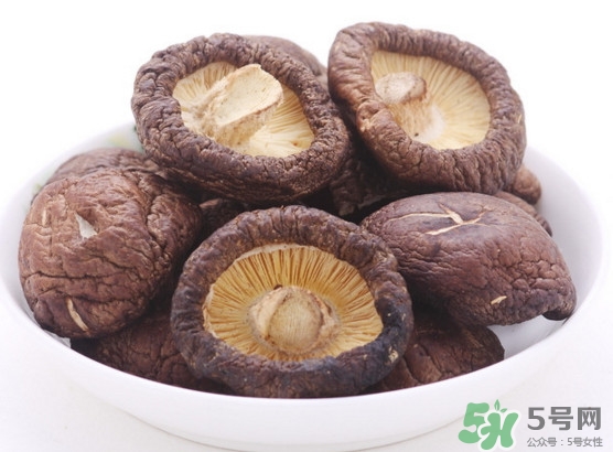 買香菇怎么挑選？干香菇怎么挑選？