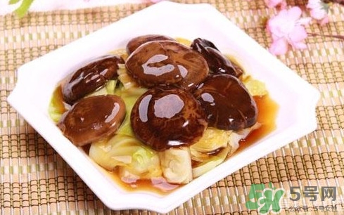 牛奶燉香菇可以治鼻炎嗎？牛奶燉香菇吃了有什么作用？