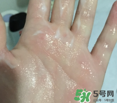 eve女性護理液粉色瓶和藍色瓶有什么區(qū)別？