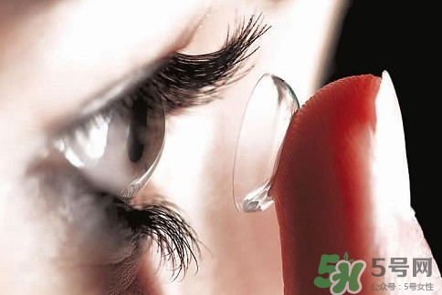 隱形眼鏡一天能戴多久？隱形眼鏡多久更換一次？