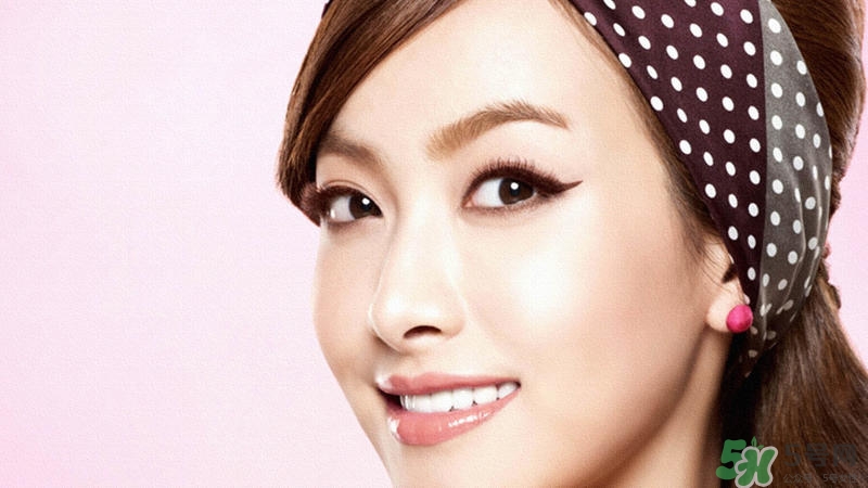 天然淡化淚溝的辦法 玻尿酸填充淚溝能保持多久？