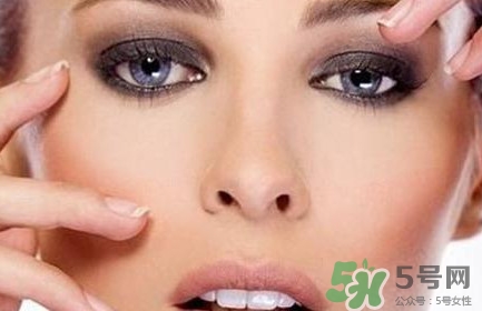 隱形眼鏡一天能戴多久？隱形眼鏡多久更換一次？