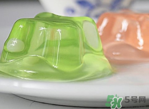 吉利丁片用冷水泡多久？吉利丁片做果凍的比例
