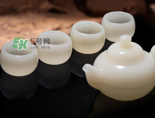 三伏天可以喝白酒嗎？三伏天喝白酒好還是啤酒？