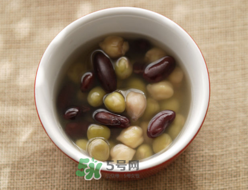 三伏天可以喝綠豆湯嗎？三伏天是喝綠豆湯還是喝生姜水？