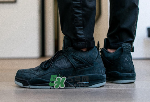 kaws與air jordan 4聯(lián)名黑色版本多少錢？aj4純黑限定發(fā)售價格