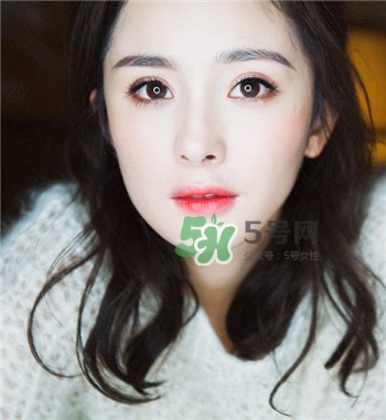 美瞳月拋好還是年拋好?美瞳月拋年拋的區(qū)別 美瞳月拋好還是年拋好?美瞳月拋年拋的區(qū)別