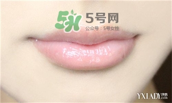 唇色深怎么打底?唇色深涂口紅方法 唇色深怎么打底?唇色深涂口紅方法