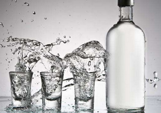 白酒加可樂是春藥？白酒加可樂喝了會(huì)怎樣？