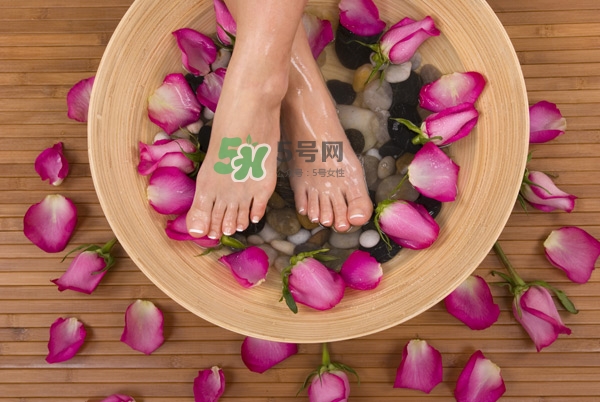 三伏天泡腳可以驅(qū)寒嗎？用什么泡腳可以驅(qū)寒？