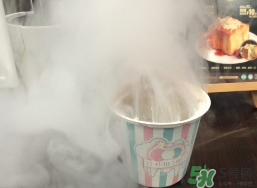 冰淇淋為什么會冒煙？會冒煙的冰激凌怎么做？