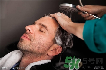 洗頭發(fā)的正確方法 錯誤的洗頭方式 洗頭發(fā)的正確方法 錯誤的洗頭方式