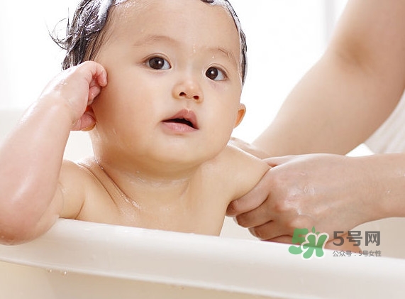 十滴水可以給寶寶洗澡嗎？十滴水給嬰兒洗澡用量