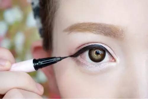 眼線筆眼線液眼線膏哪個(gè)好用 眼線筆眼線液眼線膏區(qū)別 眼線筆眼線液眼線膏哪個(gè)好用 眼線筆眼線液眼線膏區(qū)別