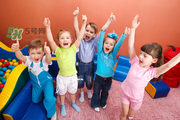 低齡寶寶家庭親子游戲介紹 適合低齡寶寶的親子游戲有哪些？