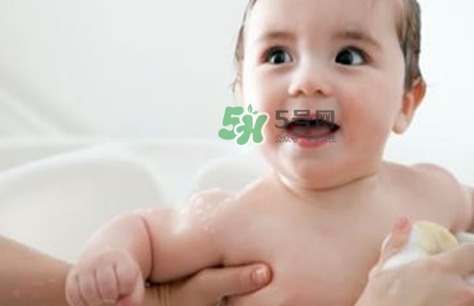 十滴水可以給寶寶洗澡嗎？十滴水給嬰兒洗澡用量