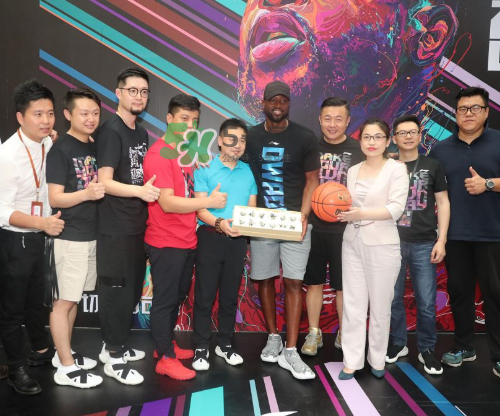 2017韋德中國行沈陽站上腳穿的球鞋是什么型號？