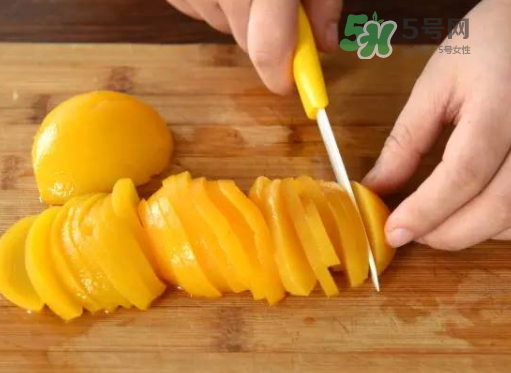 黃桃為什么用鹽水泡？黃桃為什么要用鹽水泡？