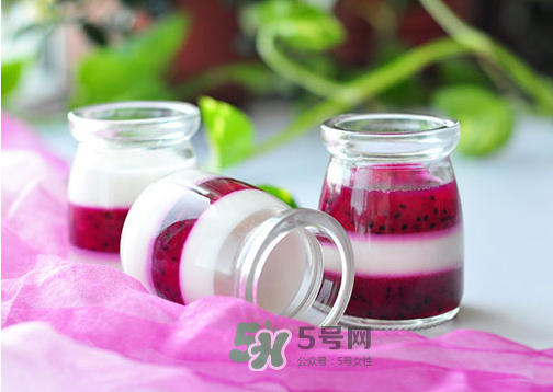 紅心火龍果能和酸奶一起吃嗎？紅心火龍果和酸奶榨汁好嗎？