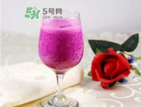 紅心火龍果能和酸奶一起吃嗎？紅心火龍果和酸奶榨汁好嗎？